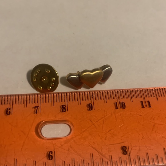 3/$5 Mix Metal Heart Pin - Picture 5 of 6